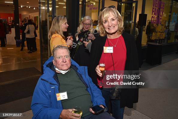 Sheelagh Larry Layne and Sheelagh Boyd attend the Venice Family Clinic Art ...