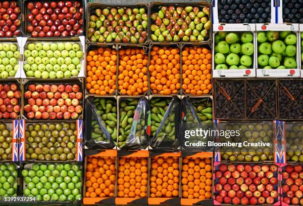 fresh fruit for sale at a market - obstkiste stock-fotos und bilder