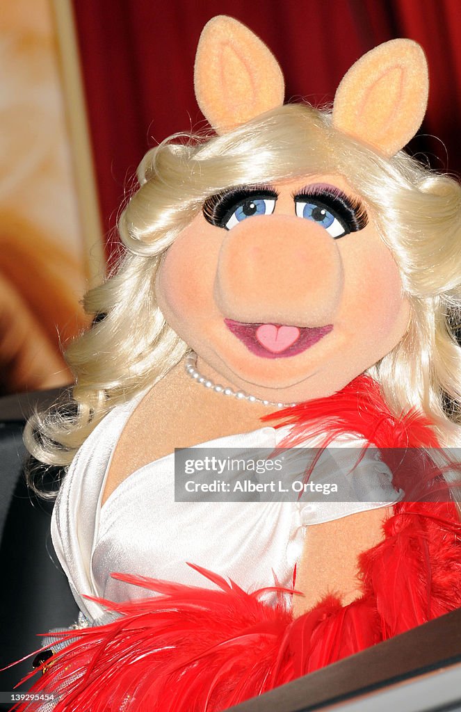 "The Muppets" Los Angeles Premiere - Arrivals