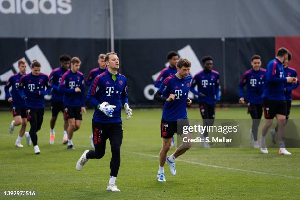 Manuel Neuer of FC Bayern Muenchen und Thomas Mueller of FC Bayern Muenchen during a training session at Saebener Strasse training ground on April...