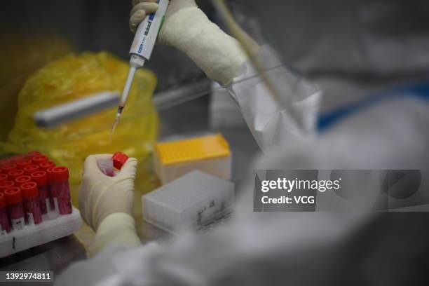 Lab Instrument Rep Covid Testing 16,577 Covid Test Samples Stock Photos, High-Res Pictures, and Images ...