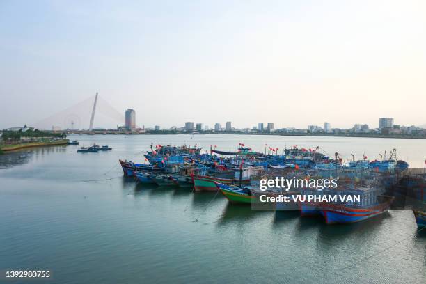 daily life on han river, danang city, central vietnam - emerald city stock pictures, royalty-free photos & images