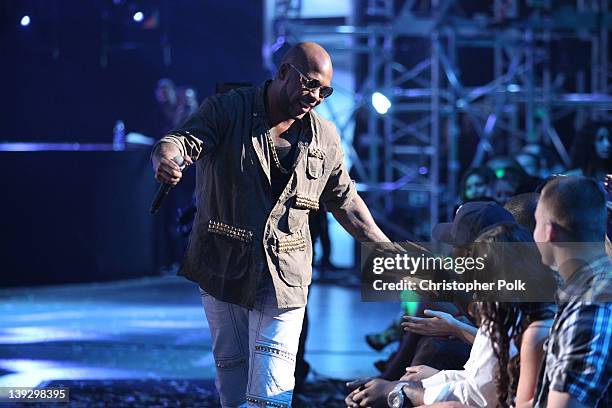 Flo Rida Rapper Singing 426 Rapper Cartoon Stock Photos, High-Res Pictures, and Images - Getty ...