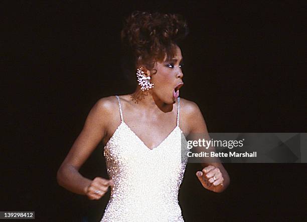 Whitney Houston - Greatest Love Of All (Official 4K Video) 