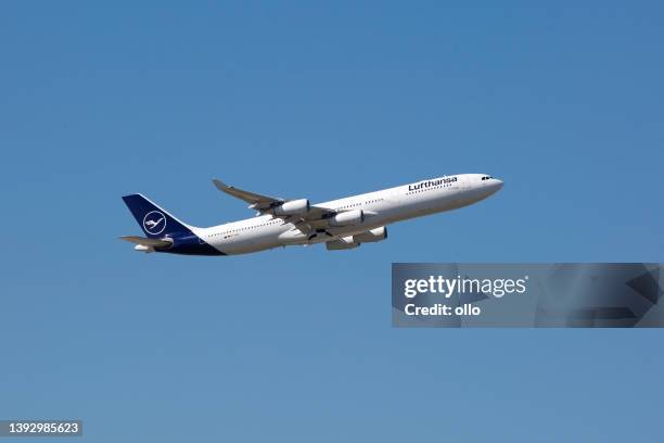 airbus a340-300 rheine - lufthansa stock pictures, royalty-free photos & images