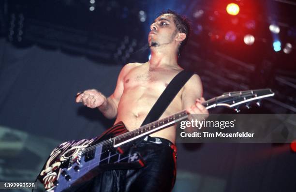 Daron Malakian of System of a Down performs during the "Pledge of Allegiance" tour at Cox Arena on September 30, 2001 in San Diego, California.