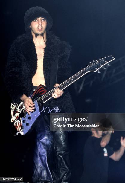 Daron Malakian of System of a Down performs during the "Pledge of Allegiance" tour at Cox Arena on September 30, 2001 in San Diego, California.