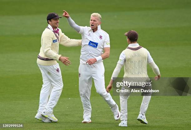 Peter Siddle of Somerset celebrates taking the wicket of Ben Foakes of Surrey with Josh Davey and Tom Abell during Day Two of the LV= Insurance...