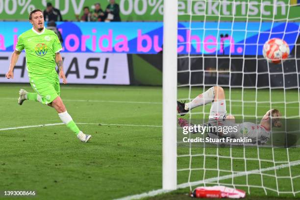 Max Kruse of VfL Wolfsburg scores their team's third goal during the Bundesliga match between VfL Wolfsburg and 1. FSV Mainz 05 at Volkswagen Arena...