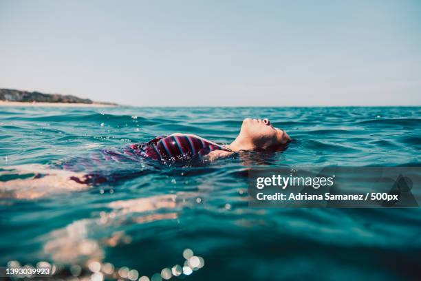 fun times at canoas,woman swimming in sea against sky,canoas de punta sal,peru - peru américa do sul imagens e fotografias de stock