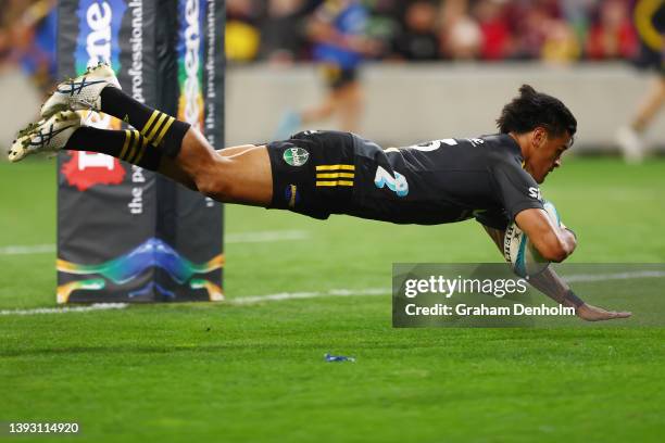 Bailyn Sullivan of the Hurricanes scores a try during the round 10 Super Rugby Pacific match between the Hurricanes and the Queensland Reds at AAMI...