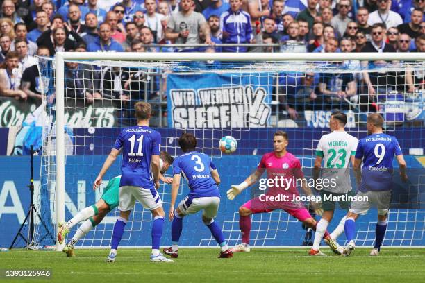 Niclas Fuellkrug of Werder Bremen scores their team's second goal during the Second Bundesliga match between FC Schalke 04 and SV Werder Bremen at...