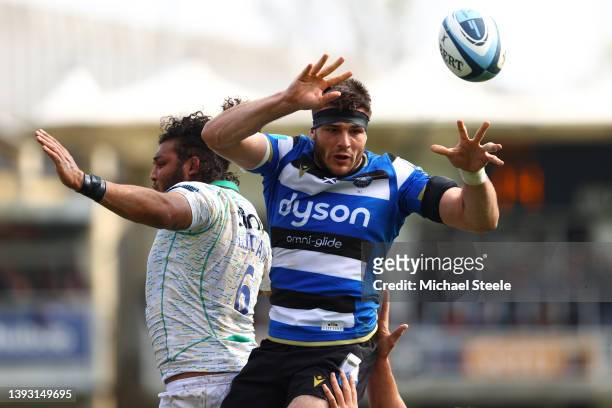 Charlie Ewells of Bath wins a lineout from Api Ratuniyarawa of Northampton during the Gallagher Premiership Rugby match between Bath Rugby and...