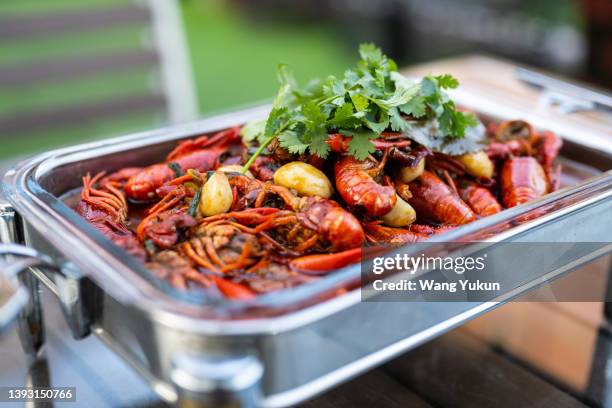 top view of a plate of crayfish on the table - crawfish stock-fotos und bilder