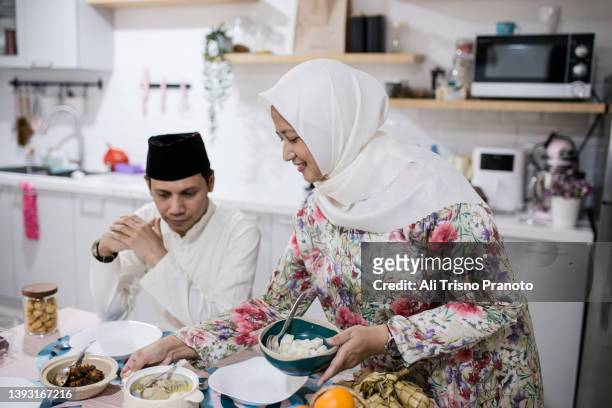 asian family, celebrating eid-ul-fitr at home, preparing food - muslims celebrate eid al adha stock pictures, royalty-free photos & images