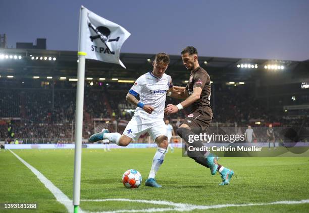 Marvin Mehlem of SV Darmstadt 98 is challenged by Leart Paqarada of FC St. Pauli during the Second Bundesliga match between FC St. Pauli and SV...