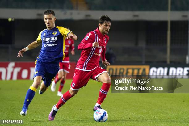 Darko Lazovic of Hellas Verona competes for the ball with Bartosz Bereszynski of UC Sampdoria during the Serie A match between Hellas Verona and UC...
