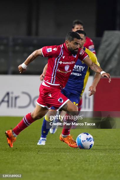 Tomas Rincon of UC Sampdoria in action during the Serie A match between Hellas Verona and UC Sampdoria at Stadio Marcantonio Bentegodi on April 23,...