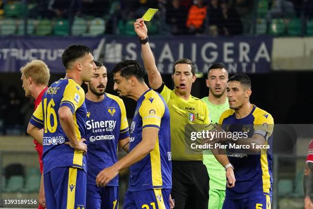 The referee Giovanni Ayroldi shows the yellow card to Koray Gunter of Hellas Verona during the Serie A match between Hellas Verona and UC Sampdoria...