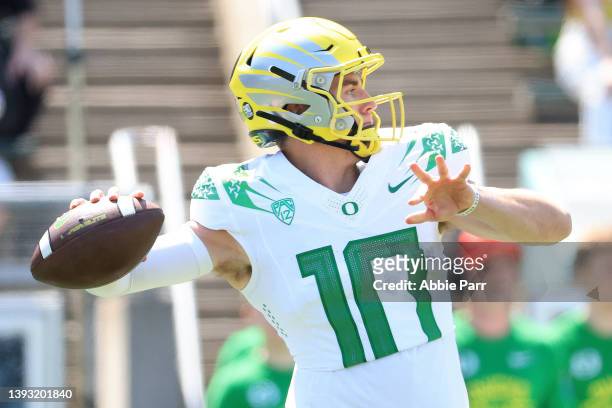 Bo Nix of Team Yellow throws a pass against Team Green during the first quarter of the Oregon Spring Game at Autzen Stadium on April 23, 2022 in...