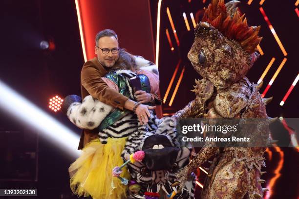 Das Zebra" loses their mask after being announced winner as they are hugging Host Matthias Opdenhoevel during the finals of the 6th season of "The...