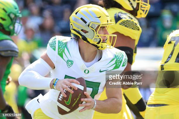 Bo Nix of Team Yellow looks to pass the ball against Team Green during the third quarter of the Oregon Spring Game at Autzen Stadium on April 23,...
