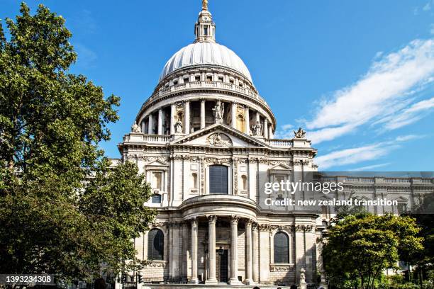 st. paul cathedral against blue sky with lush green foliage, london, uk - st pauls cathedral stockfoto's en -beelden