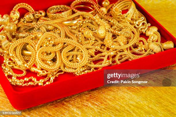 gold necklaces in a red velvet box on a yellow background. - gold meets golden fotografías e imágenes de stock