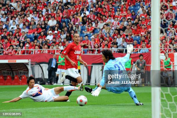 Naohiro Takahara of Urawa Red Diamonds scores his side's third goal during the J.League Yamazaki Nabisco Cup Group A match between Urawa Red Diamonds...