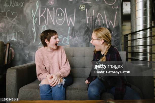 neurodiverse teens at coffee shop - adhd child imagens e fotografias de stock