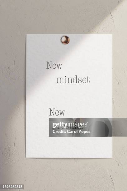 new mindset new results message in paper - carol grow stock-fotos und bilder