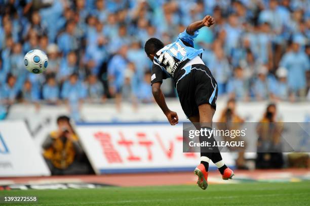 Renatinho of Kawasaki Frontale heads to score his side's second goal during the J.League J1 match between Kawasaki Frontale and Oita Trinita at...