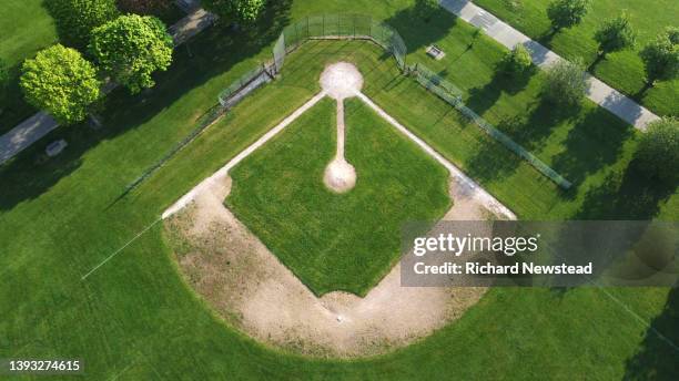 baseball field - baseball field grass and overhead photos et images de collection
