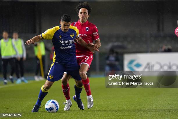 Davide Faraoni of Hellas Verona competes for the ball with Tommaso Augello of UC Sampdoria during the Serie A match between Hellas and UC Sampdoria...