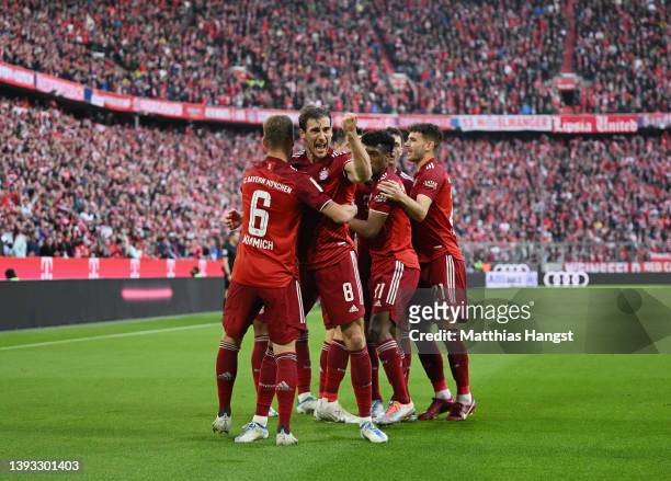 Leon Goretzka of FC Bayern Muenchen celebrates with teammates during the Bundesliga match between FC Bayern München and Borussia Dortmund at Allianz...