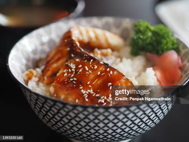 teriyaki salmon rice bowl,teriyaki salmon rice bowl - rice bowl stockfoto's en -beelden