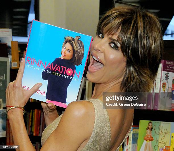 Lisa Rinna Works 89 Lisa Rinna Book Signing For Rinnavation Photos & High Res Pictures ...