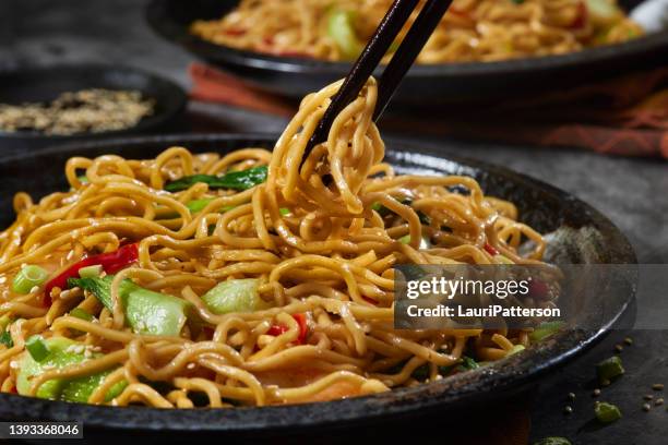 teriyaki shrimp with ramen noodles - red bell pepper stock pictures, royalty-free photos & images