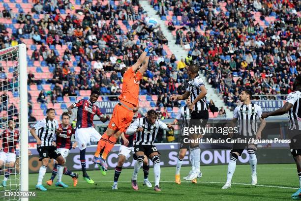 Marco Silvestri goalkeeper of Udinese Calcio in action during the Serie A match between Bologna FC and Udinese Calcio at Stadio Renato Dall'Ara on...