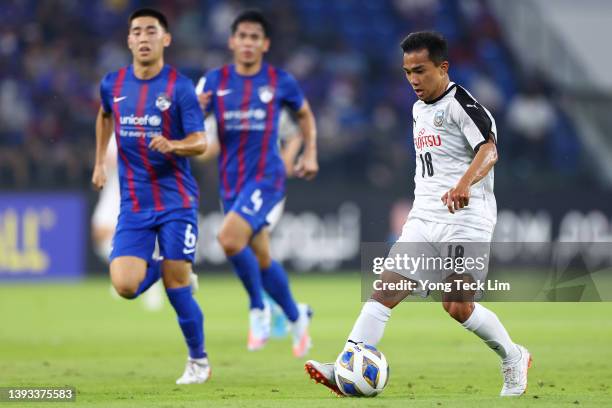 Chanathip Songkrasin of Kawasaki Frontale controls the ball during the first half of the AFC Champions League Group I match against Johor Darul...