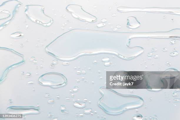 white water background - water drop 個照片及圖片檔