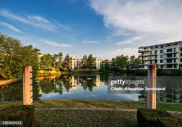 gorgeous sunset over the lake in the center of strasbourg - bas rhin stock-fotos und bilder