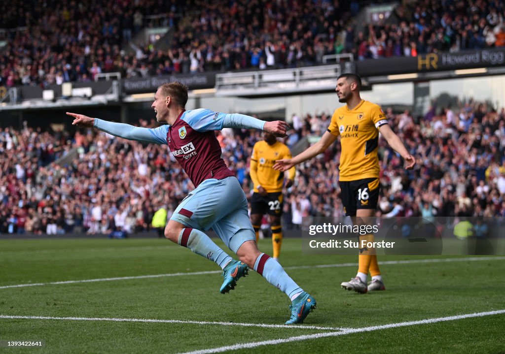 Burnley v Wolverhampton Wanderers - Premier League