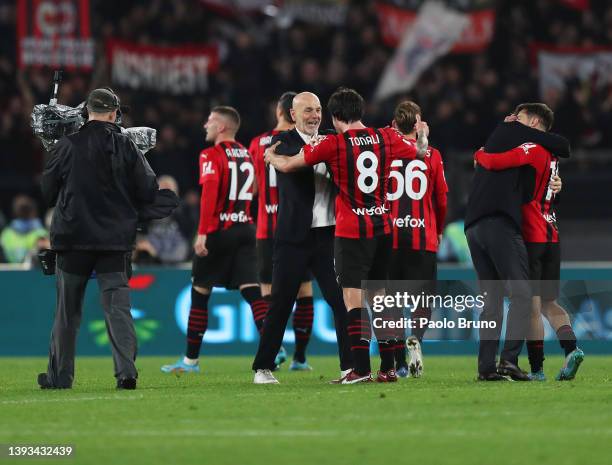 Sandro Tonali of AC Milan celebrates with Stefano Pioli, Head Coach of AC Milan following the Serie A match between SS Lazio and AC Milan at Stadio...