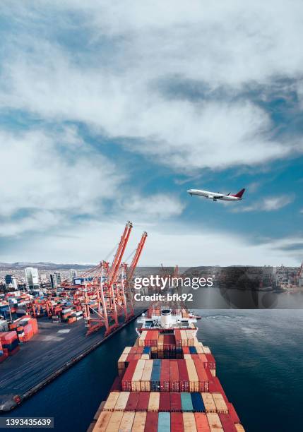 airplane flying above cargo ship. - frakttransport bildbanksfoton och bilder