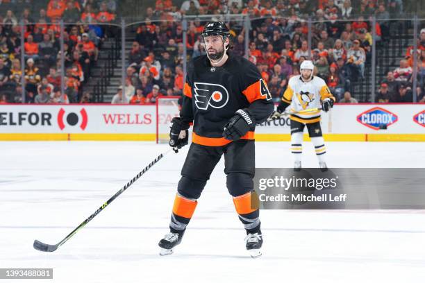 Nate Thompson of the Philadelphia Flyers skates against the Pittsburgh Penguins at the Wells Fargo Center on April 24, 2022 in Philadelphia,...