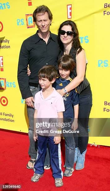 Steven Weber, Juliette Hohnen with sons Alfie and Jack arrive at P.S. Arts "Express Yourself" 2009 at Barker Hangar on November 15, 2009 in Santa...