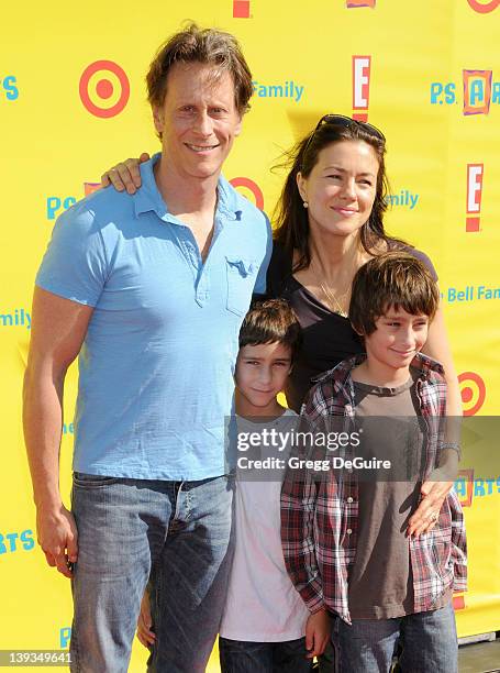 Steven Weber, wife Juliette Hohnen, sons Alfie James and Jack Alexander arrive at the Creative Arts Fair Supporting P.S. Arts at Barker Hangar at the...