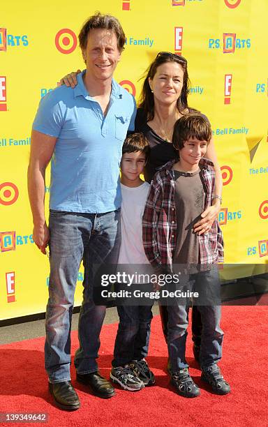 Steven Weber, wife Juliette Hohnen, sons Alfie James and Jack Alexander arrive at the Creative Arts Fair Supporting P.S. Arts at Barker Hangar at the...