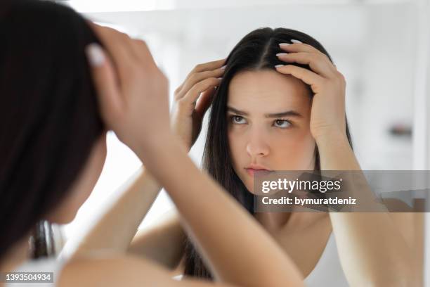 woman having problem with hair loss - falling imagens e fotografias de stock